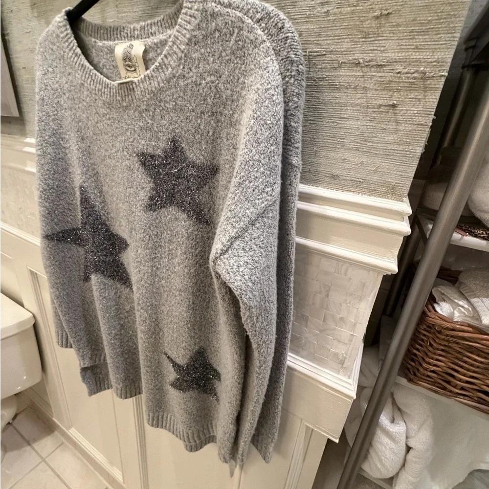 Small Anthropologie Lillie’s closet starland gray metallic long star sweater